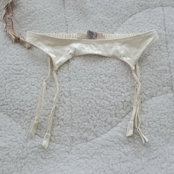 Victoria's Secret Beige/Cream Garter Belt Bundle - Picture 4 of 17